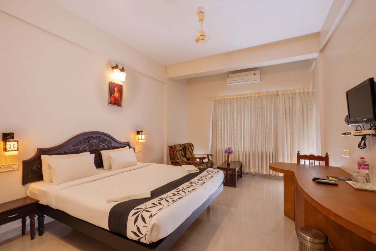 Deluxe Royal (Suite) Room - Geethu International Photo