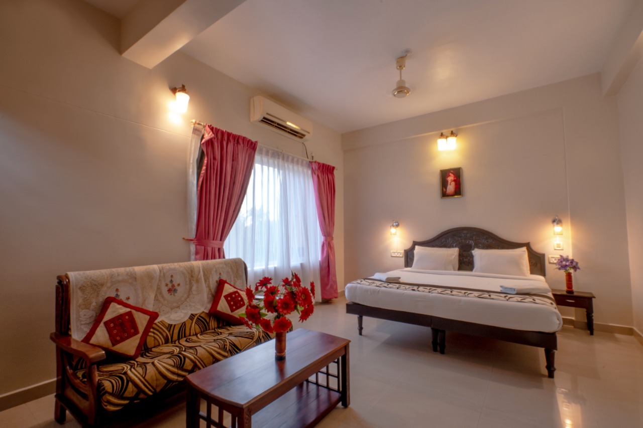 Deluxe Room - Geethu International Photo