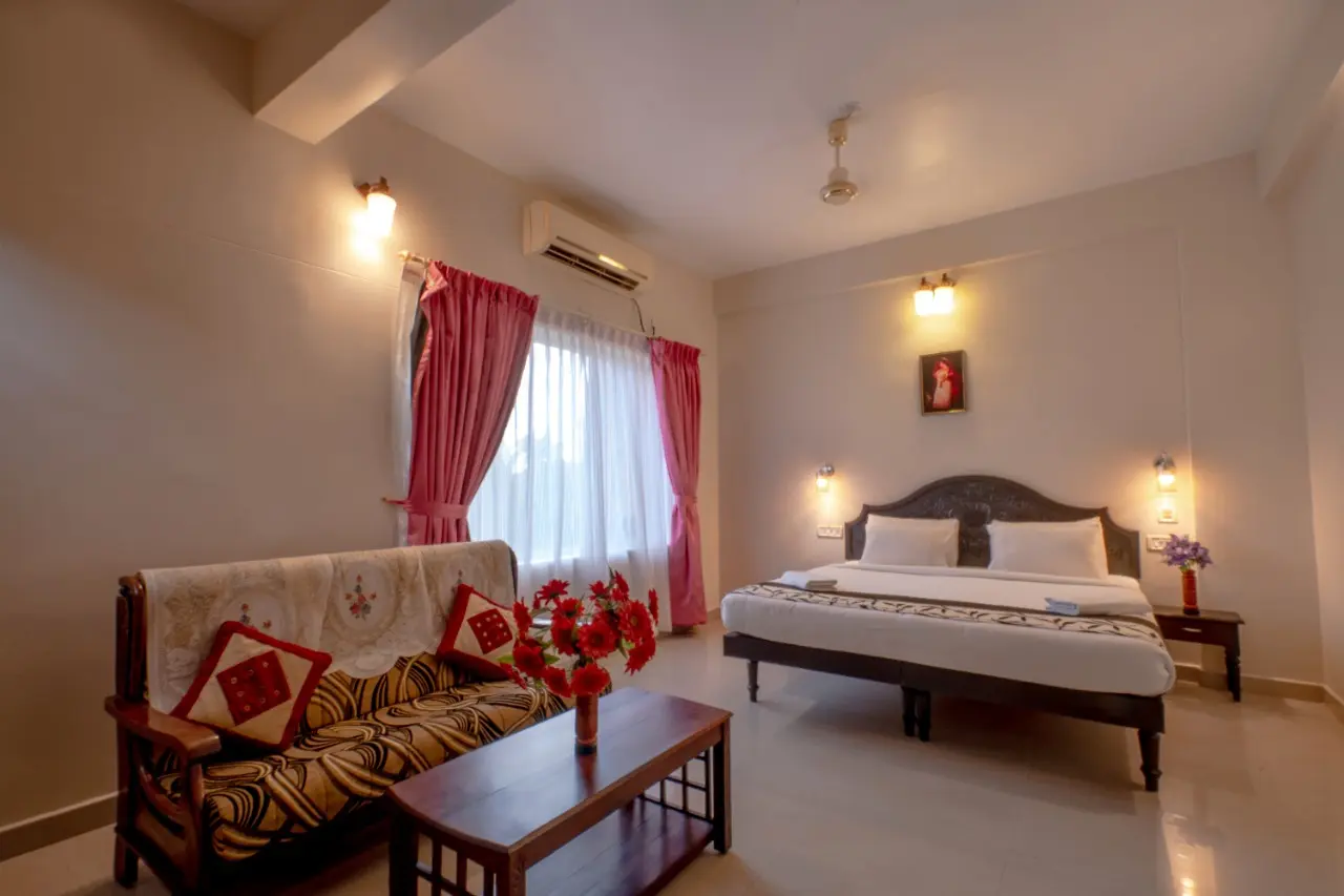 Deluxe Room - Geethu International Photo