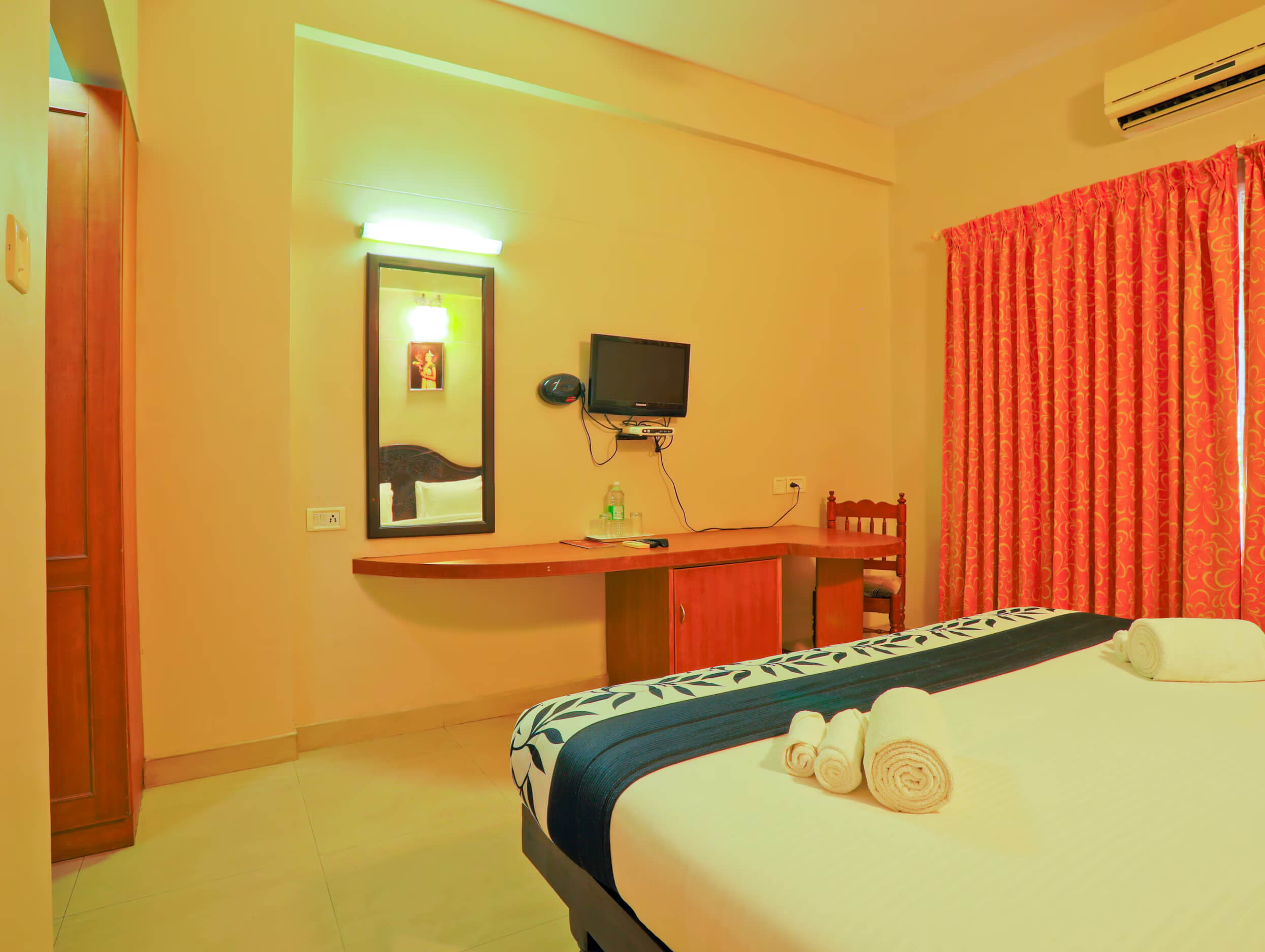 EXECUTIVE AC ROOM Photo 3 - Geethu International Hotel