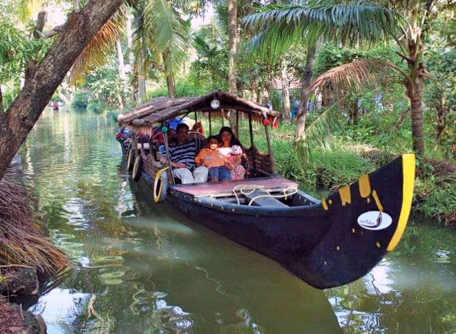 Backwater Boat Service, Hotel Geethu International
