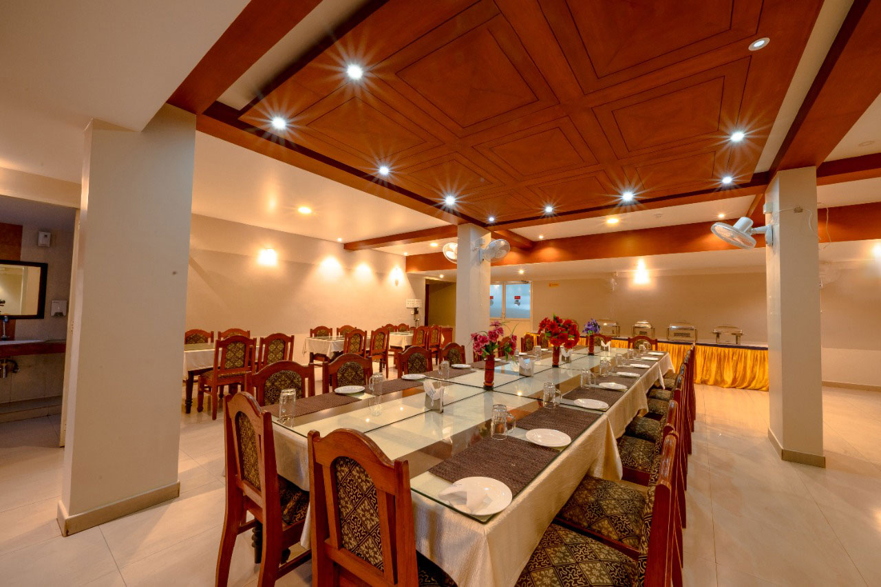 Multi Cuisine Restaurant, Hotel Geethu International