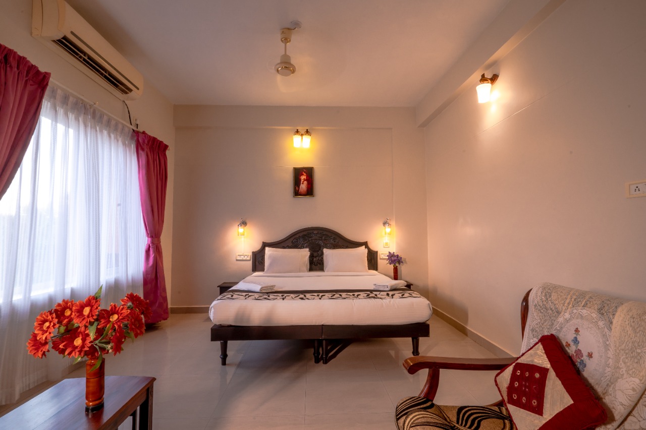 DELUXE ROOM