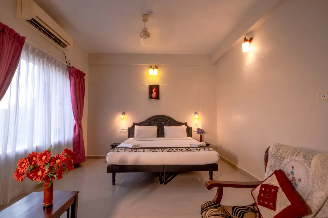DELUXE ROOM